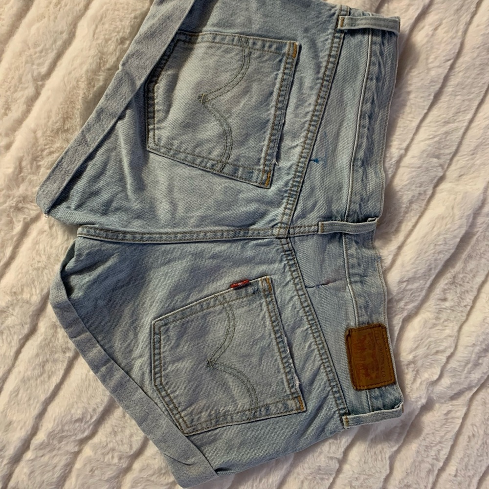 Levi’s light washed shorts - Picture 2 of 2